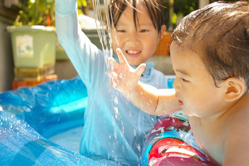 夏、簡単にできる水遊び:理学療法士が伝える!楽しくすくすく育つコツVol.45
